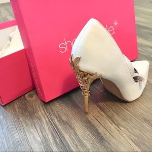 Shoedazzle Esperanza White Pumps NIB